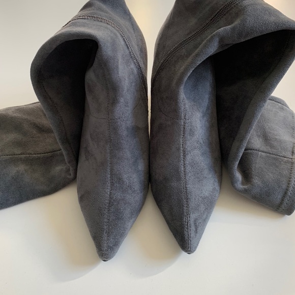 Grey suede pointed toe boots - Picture 1 of 4
